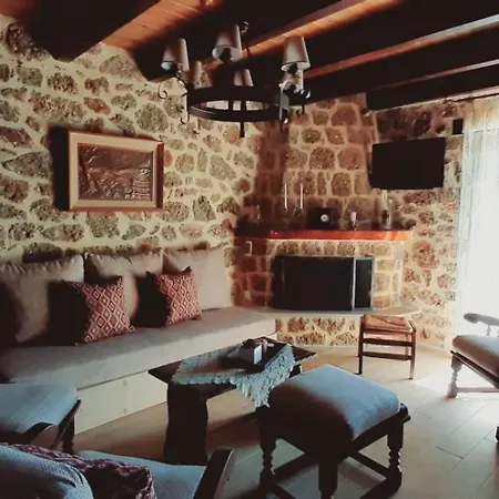 νόστος 度假居 上特里卡拉